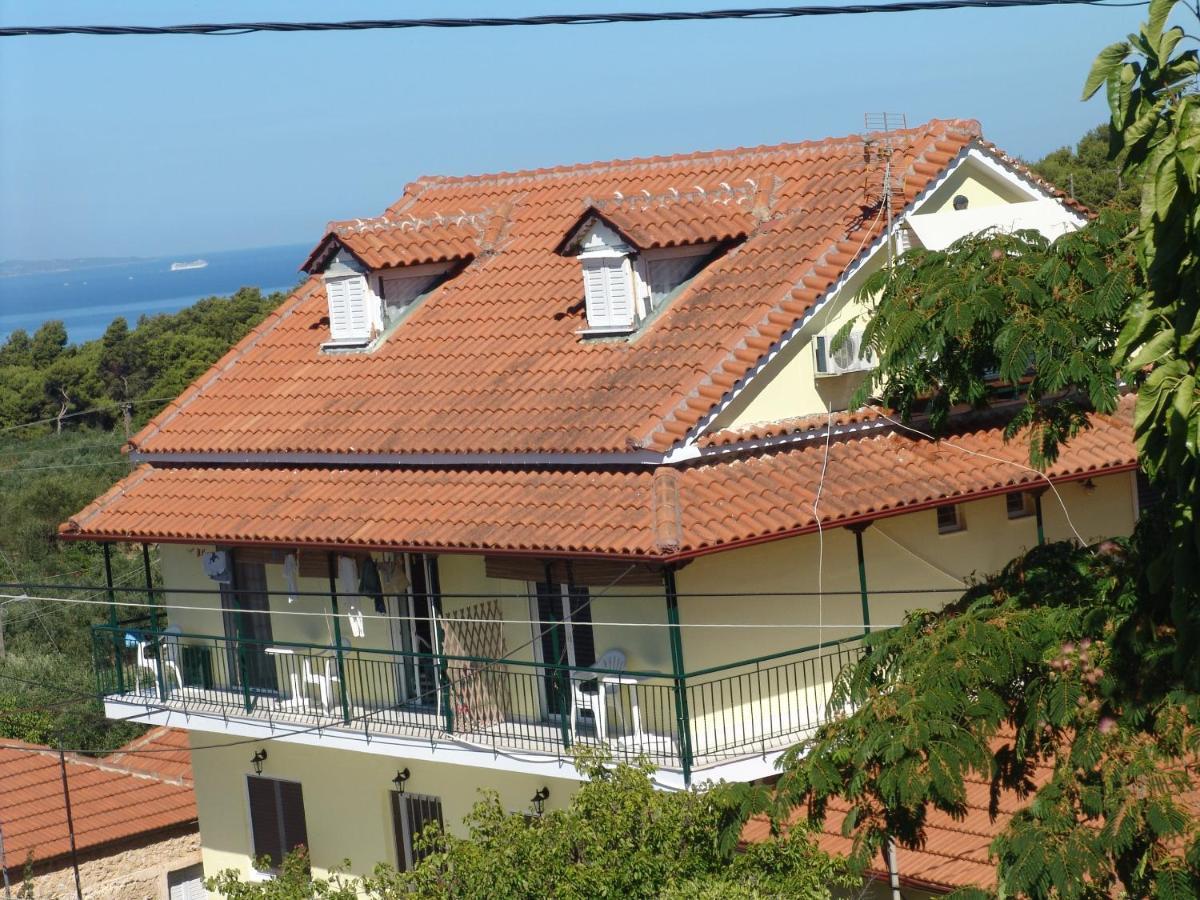 Villa Nefeli Loutsa  Exterior photo